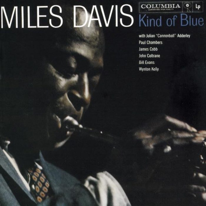 Capa do álbum Kind of Blue, de Miles Davis