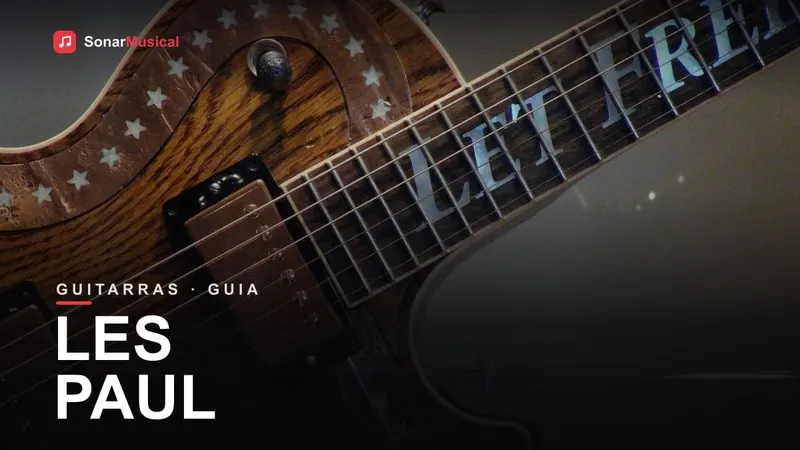 Guitarras elétricas de corpo sólido penduradas na parede de uma loja de instrumentos
