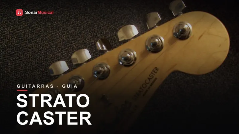 Guitarra Stratocaster com corpo sunburst e três captadores single coil apoiada em amplificador