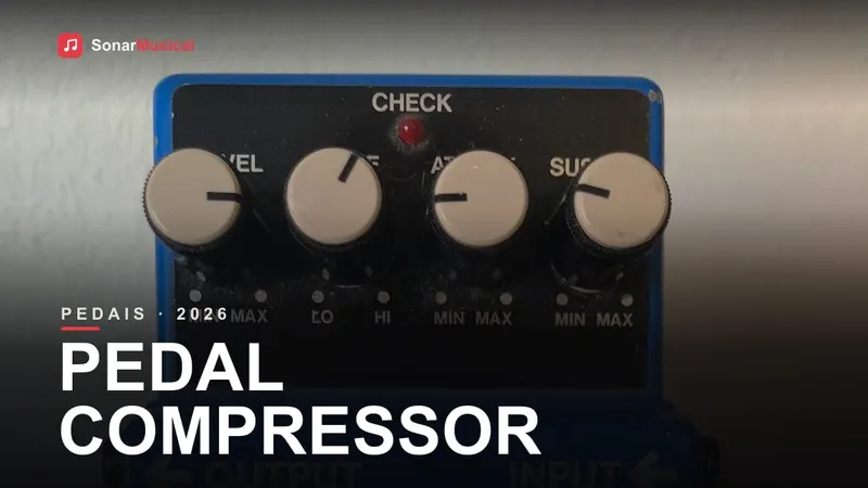 Pedal compressor Boss CS-3 com os controles de level, tone, attack e sustain