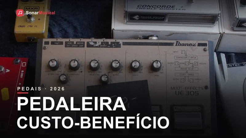 Pedaleira multiefeitos para guitarra em cima do palco