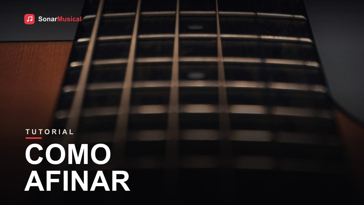 Guitarrista afinando guitarra acústica com afinador