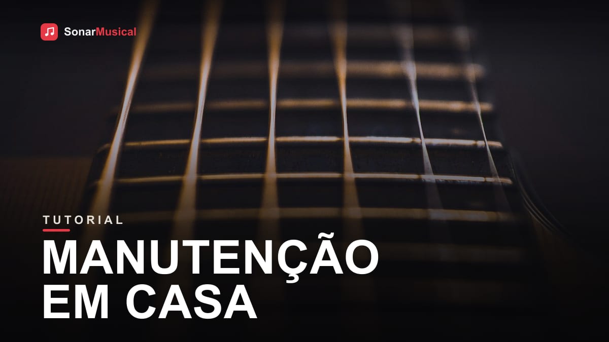 Close-up das cordas e braço de uma guitarra elétrica em manutenção