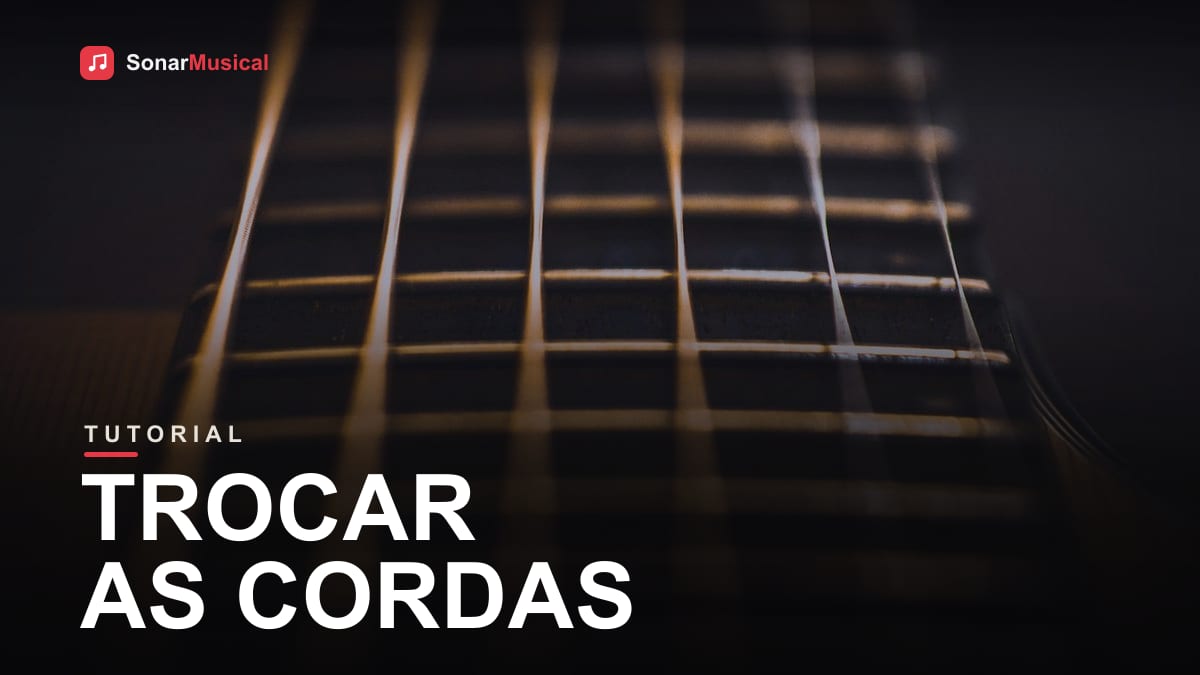 Detalhe da mão trocando a corda na tarraxa da headstock de uma guitarra elétrica