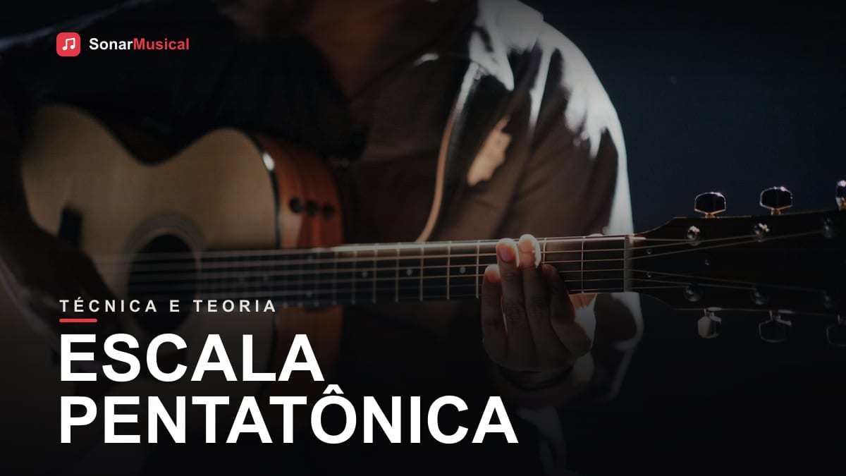 Guitarrista tocando um solo no braço da guitarra elétrica, dedos sobre as casas superiores