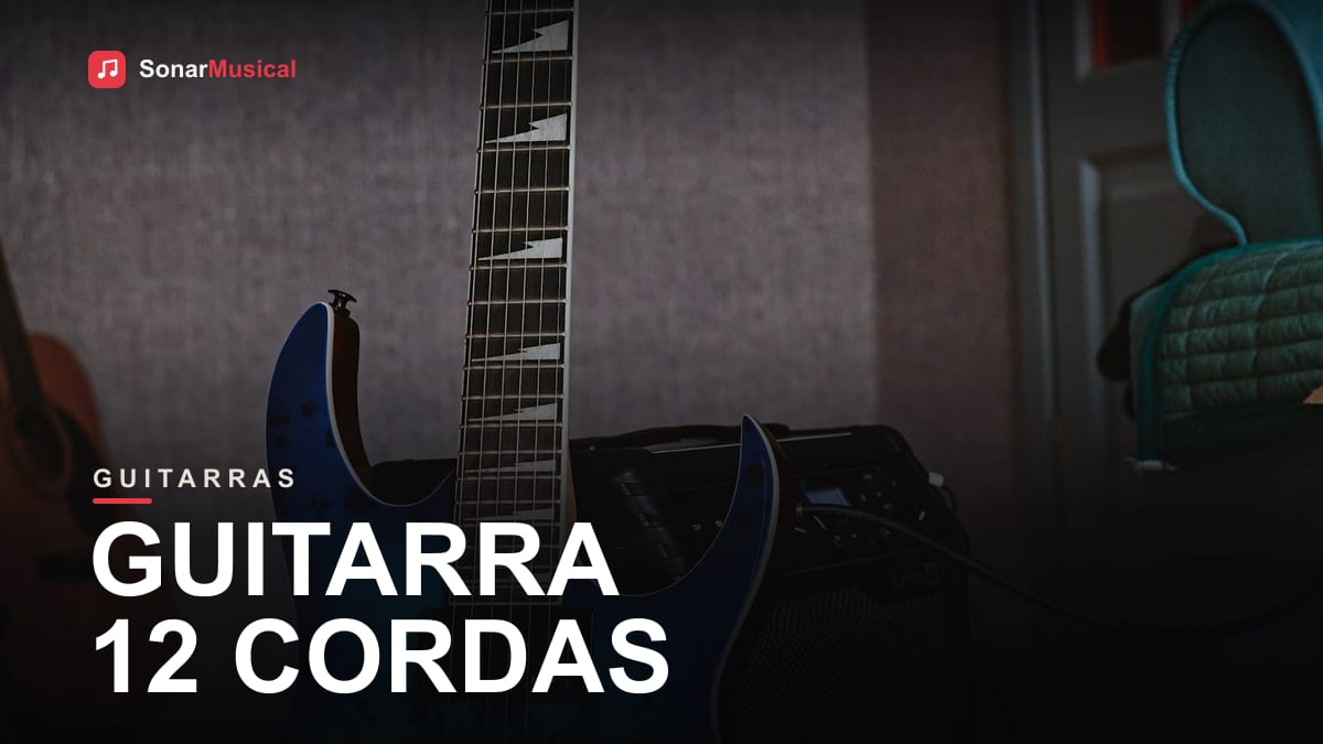 Tarraxas e cordas presas na cabeça de um instrumento, com as cordas duplicadas em pares